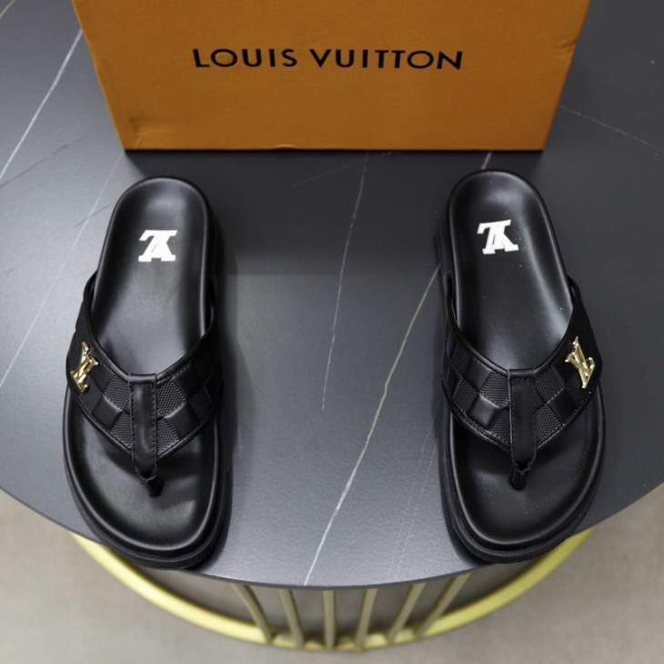 Picture of Louis Vuitton Slippers _SKULVsz38-45hnh03361015